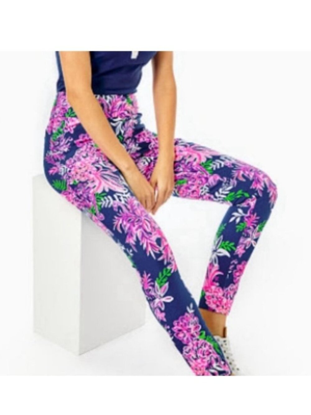 Lilly Pulitzer Navy Luxetic Corso in Ruffle Your Feathers Golf Pants size 14 UPF